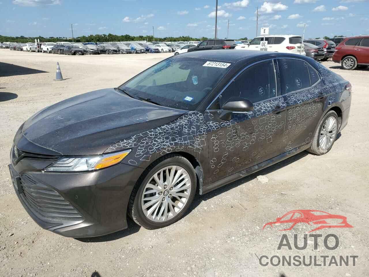 TOYOTA CAMRY 2018 - 4T1B11HK5JU526809