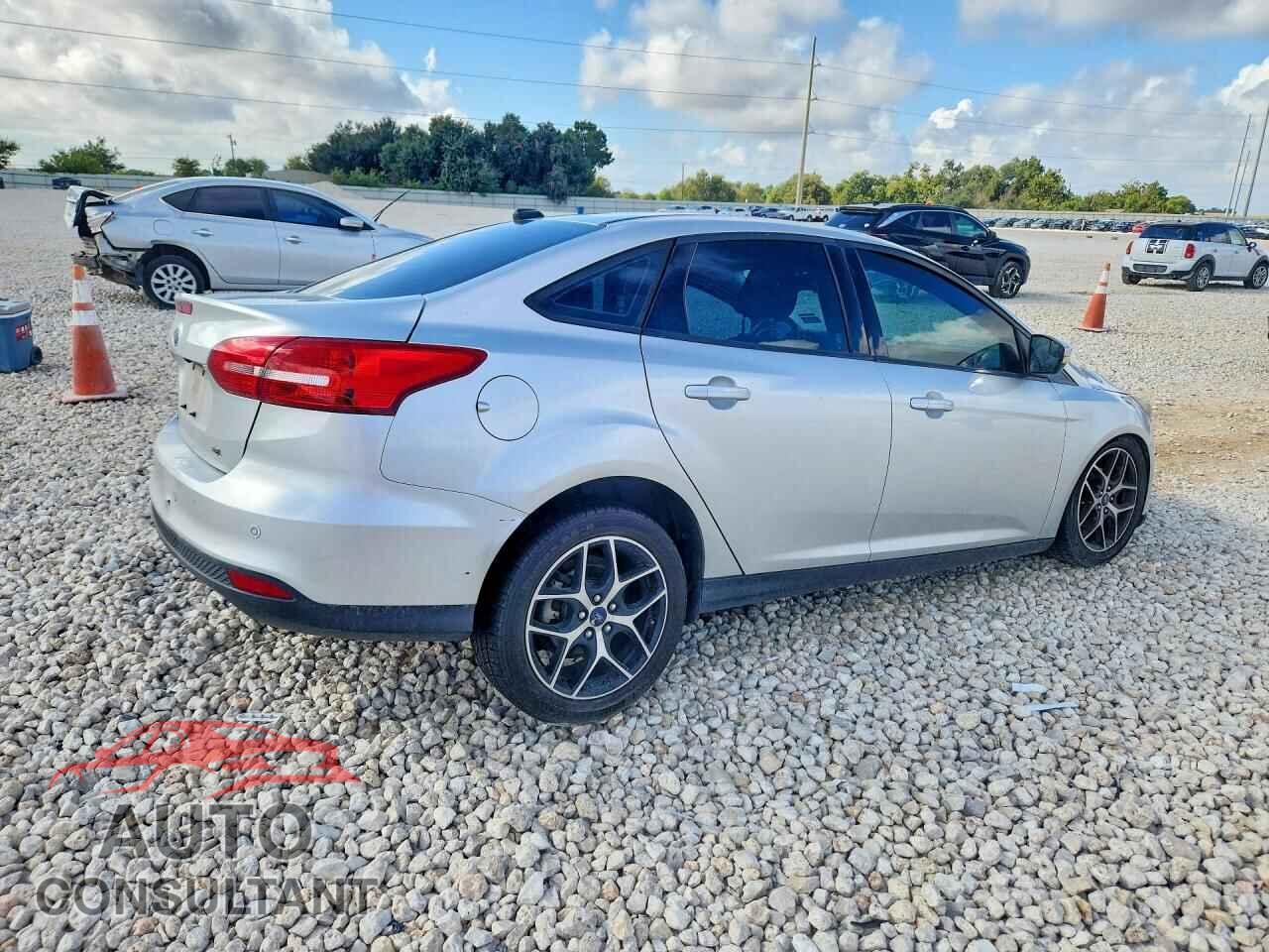 FORD FOCUS 2017 - 1FADP3H21HL237245