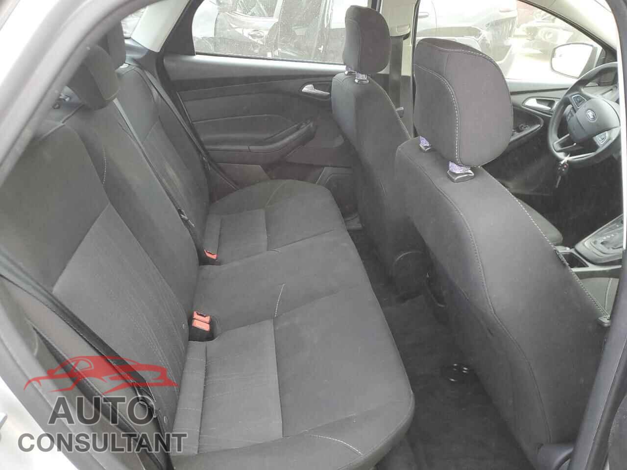 FORD FOCUS 2018 - 1FADP3FE2JL217119