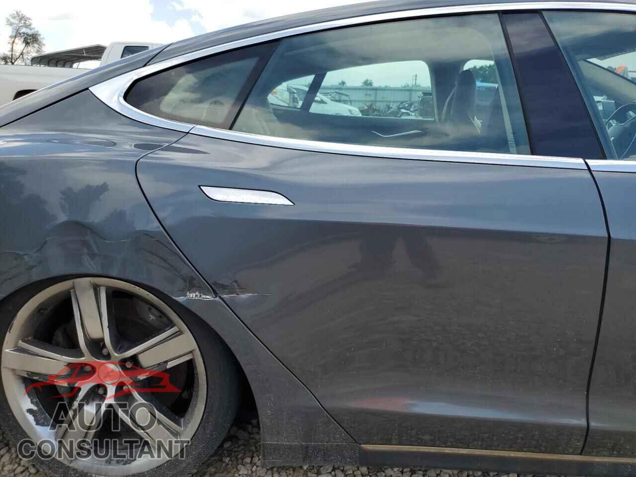 TESLA MODEL S 2013 - 5YJSA1AG7DFP11628
