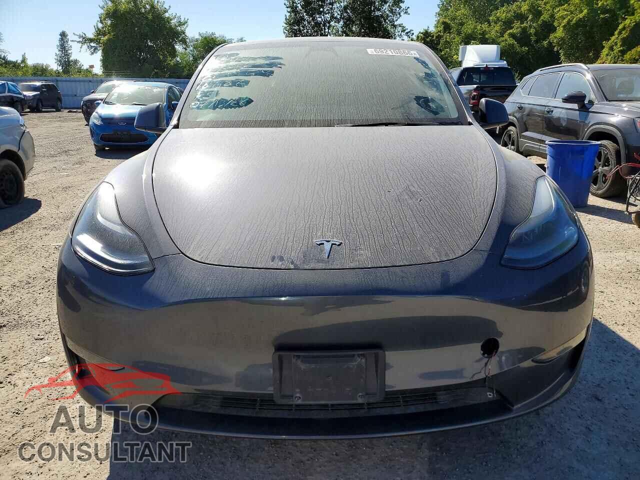 TESLA MODEL Y 2023 - LRWYGDFD7PC164187