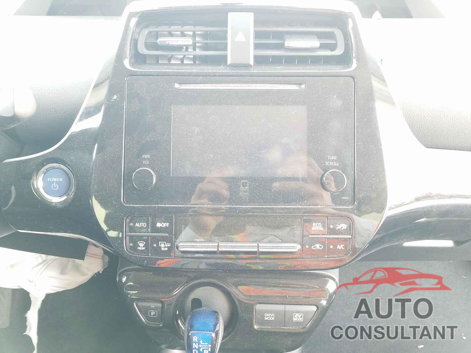 TOYOTA PRIUS 2016 - JTDKBRFUXG3015227