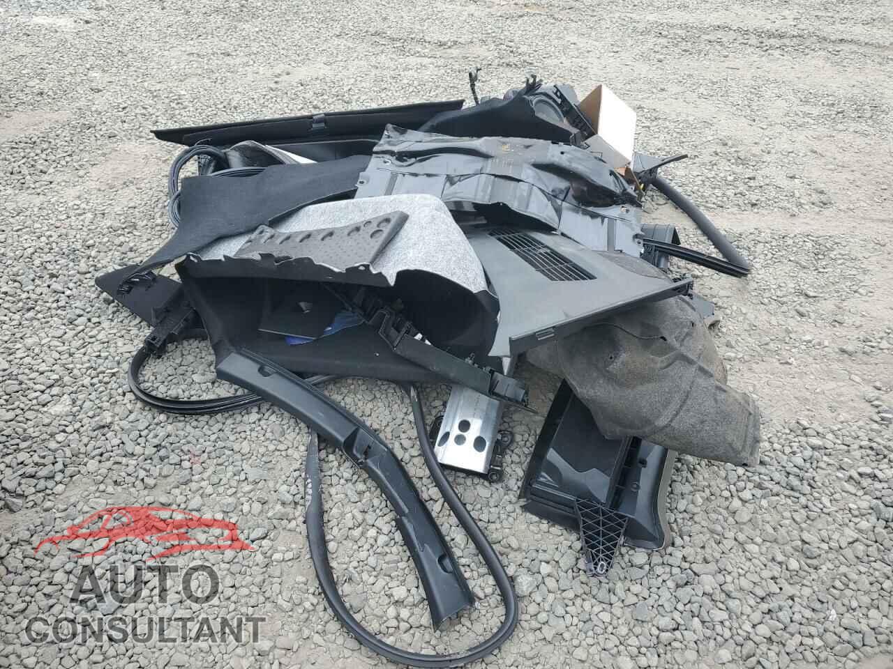 TESLA MODEL Y 2024 - 7SAYGDEEXRF071640