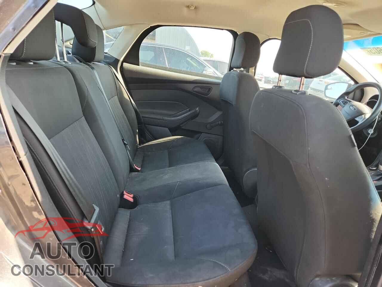 FORD FOCUS 2015 - 1FADP3E26FL219678