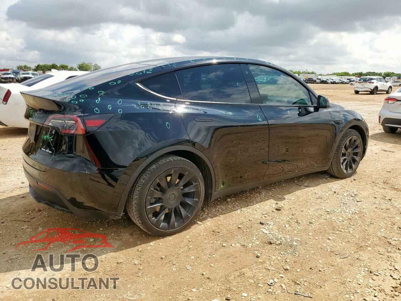 TESLA MODEL Y 2021 - 5YJYGAEE2MF293478