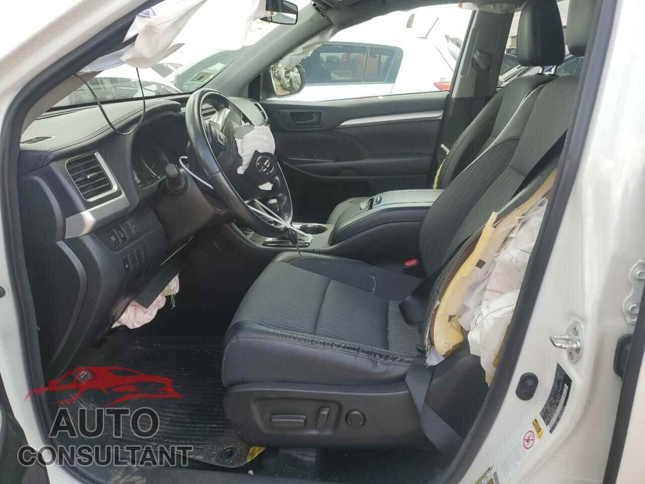 TOYOTA HIGHLANDER 2018 - 5TDBZRFH6JS884864