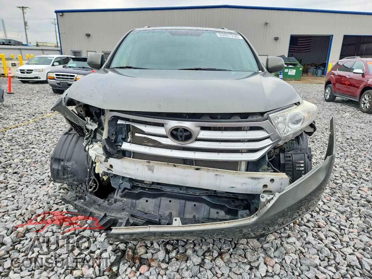TOYOTA HIGHLANDER 2011 - 5TDBK3EH0BS068169