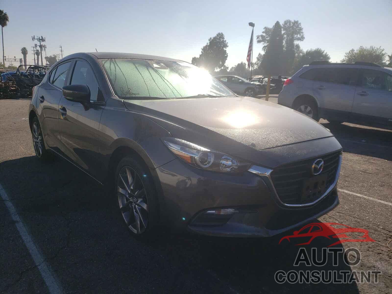 MAZDA 3 2018 - 3MZBN1L38JM226885