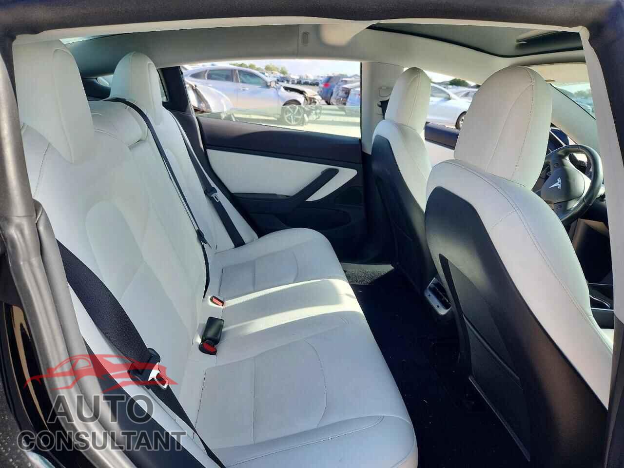 TESLA MODEL 3 2019 - 5YJ3E1EB0KF195617