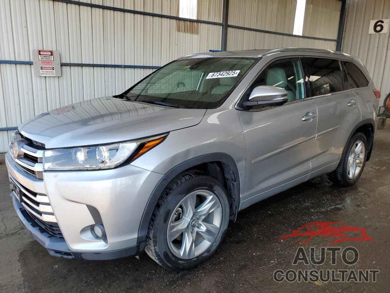 TOYOTA HIGHLANDER 2018 - 5TDDZRFH7JS812287
