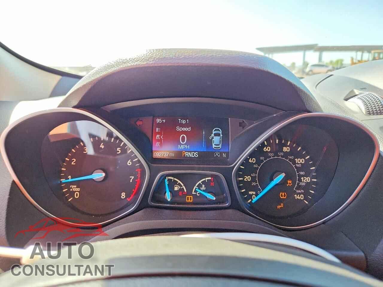 FORD ESCAPE 2017 - 1FMCU0J96HUC02162
