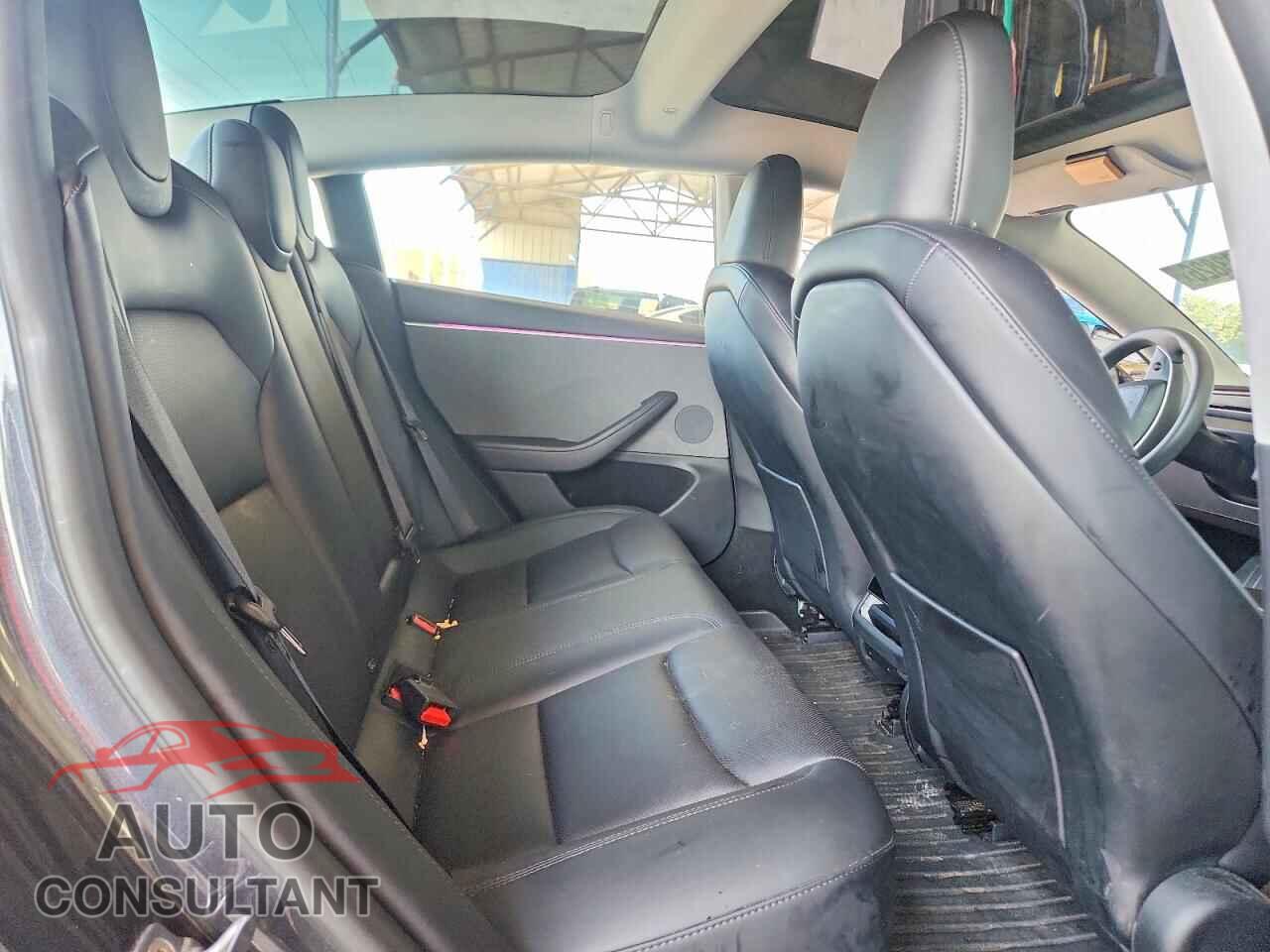 TESLA MODEL 3 2025 - 5YJ3E1EA2SF904779
