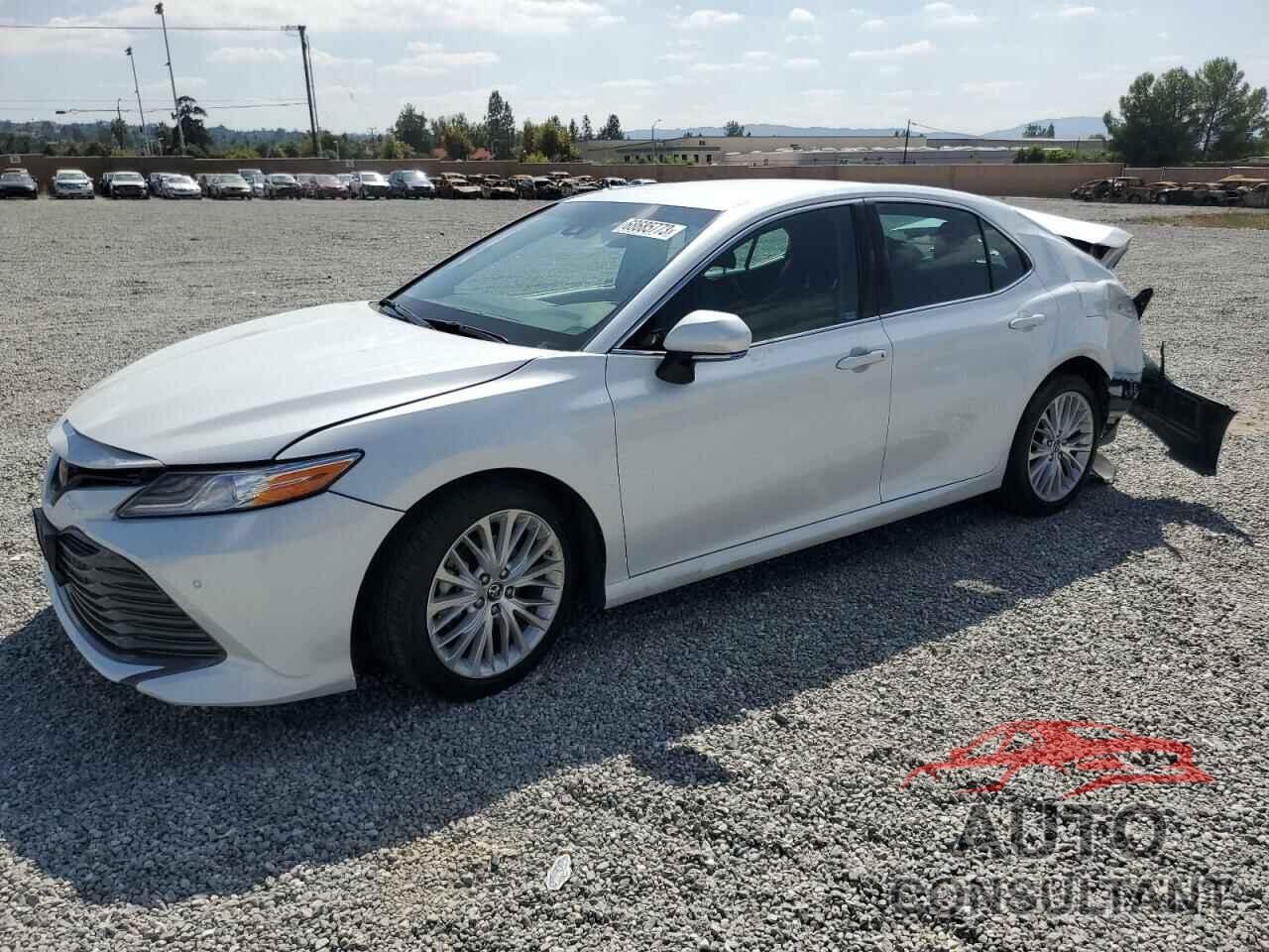 TOYOTA CAMRY 2018 - 4T1B11HK0JU077474