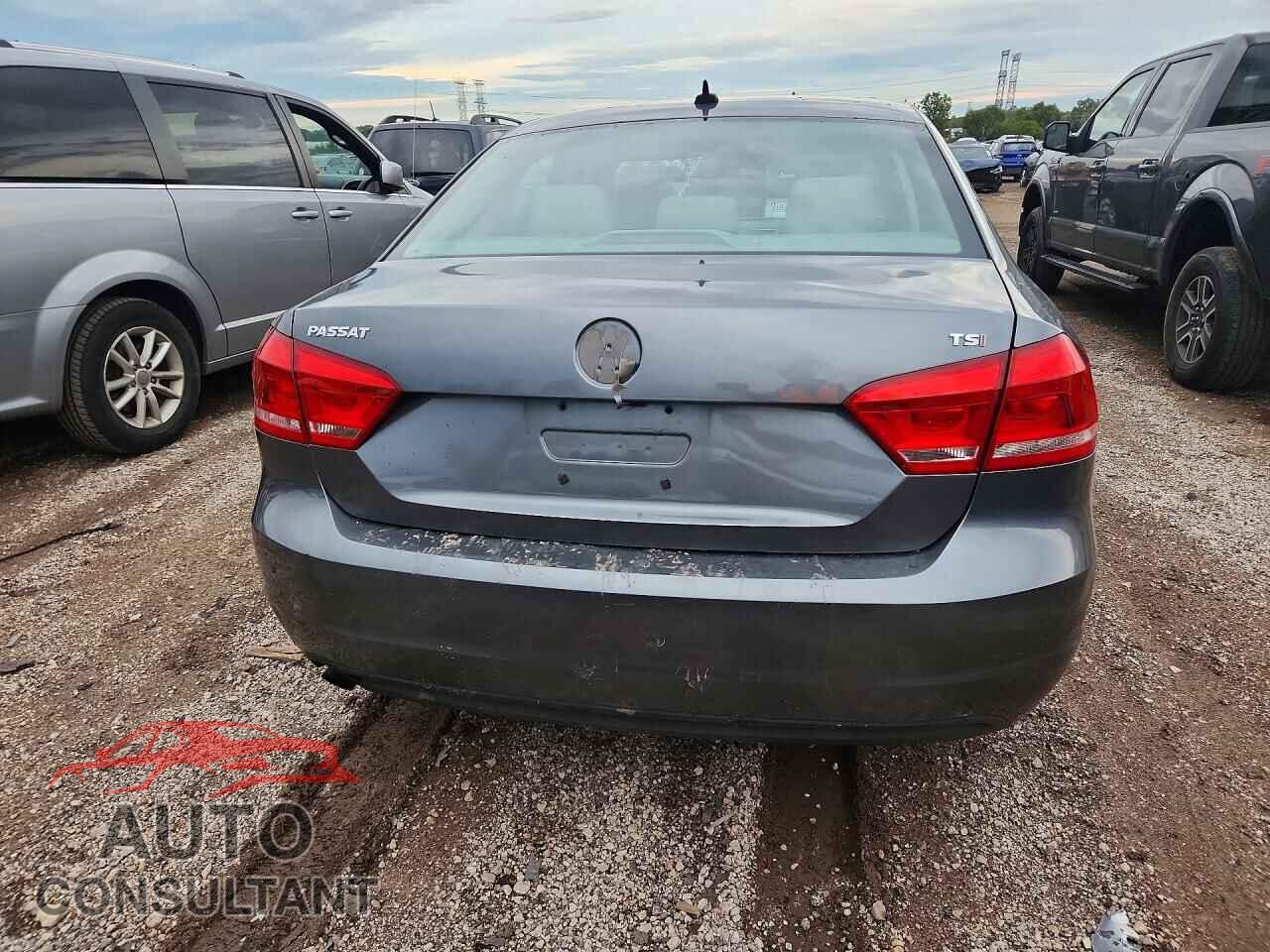 VOLKSWAGEN PASSAT 2015 - 1VWAT7A36FC103246