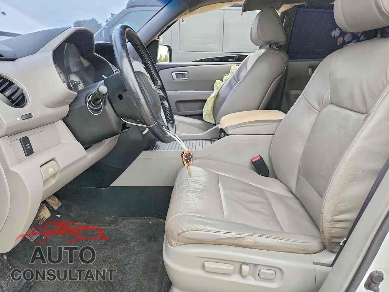 HONDA PILOT 2011 - 5FNYF4H52BB005908