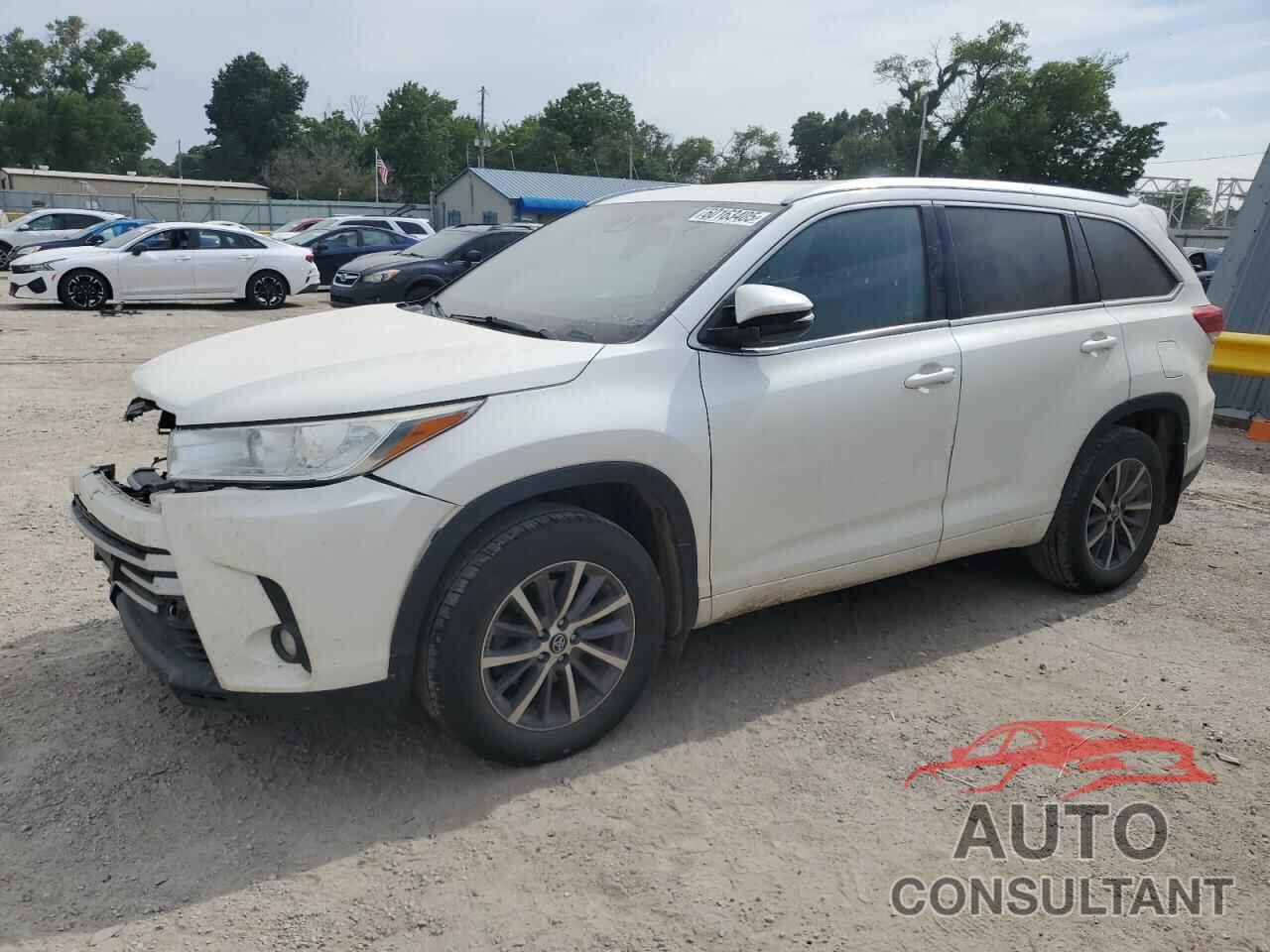 TOYOTA HIGHLANDER 2018 - 5TDJZRFH5JS549428