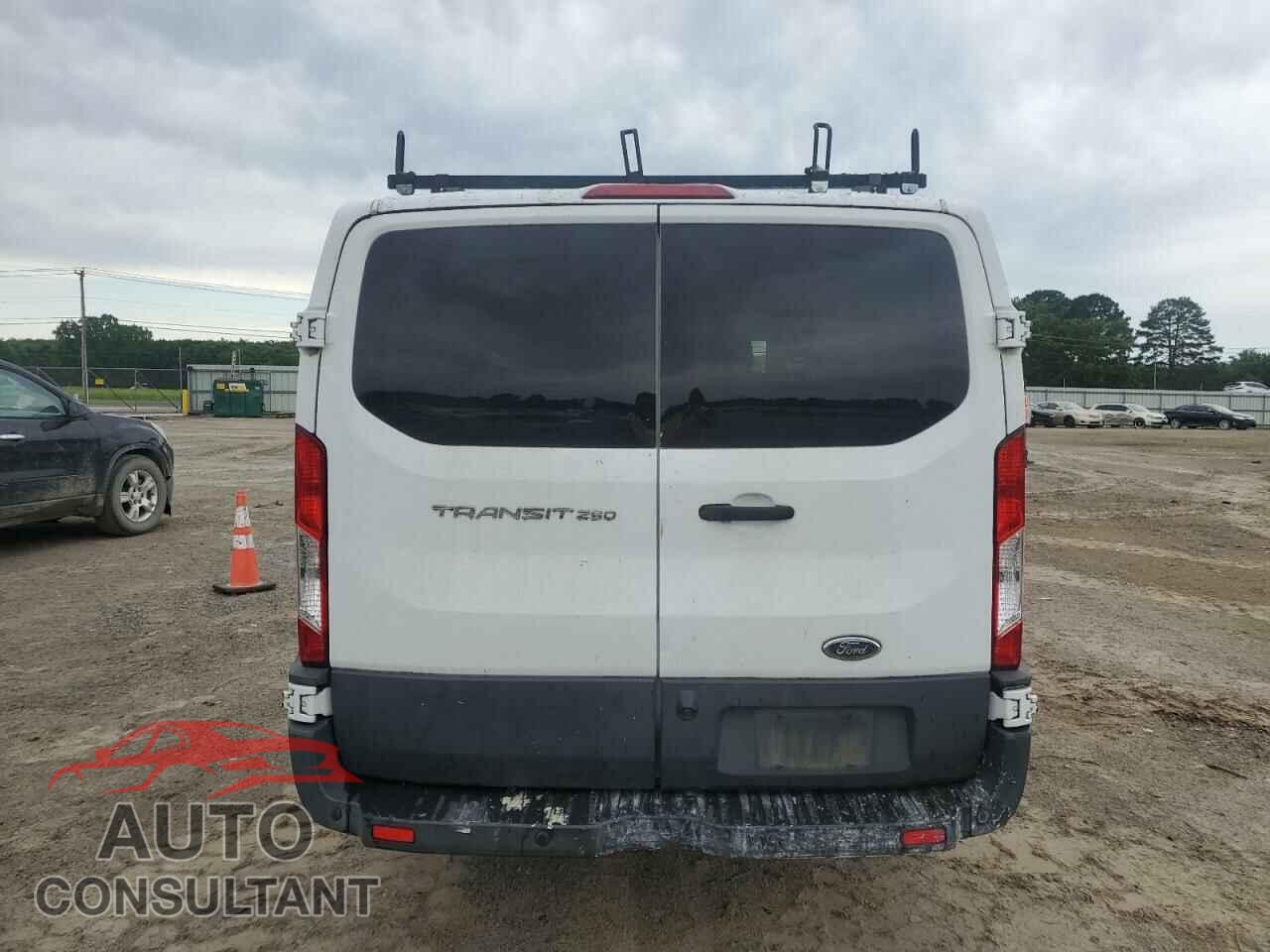 FORD TRANSIT 2017 - 1FTYR1YM0HKA87159
