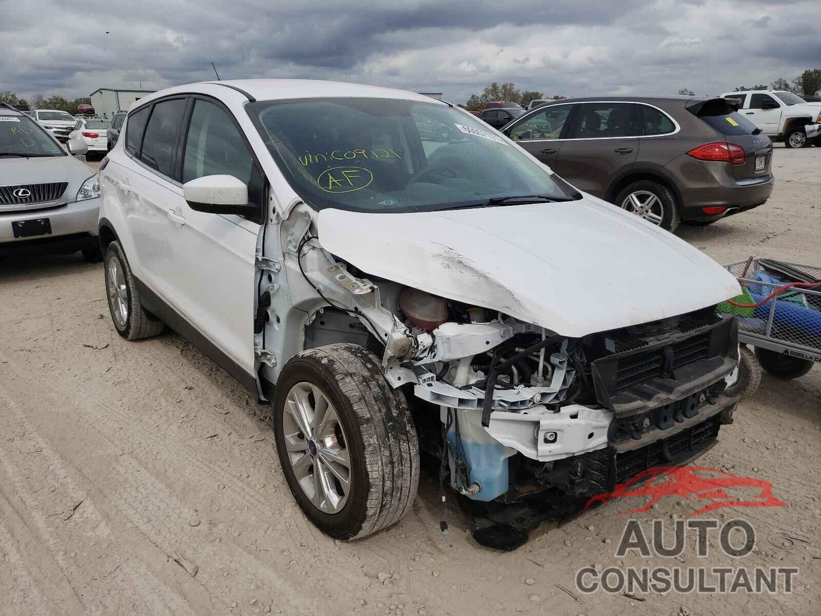 FORD ESCAPE 2017 - 1FMCU0GD0HUC09121
