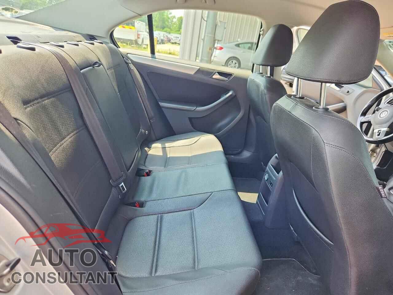 VOLKSWAGEN JETTA 2012 - 3VWLL7AJ2CM410012