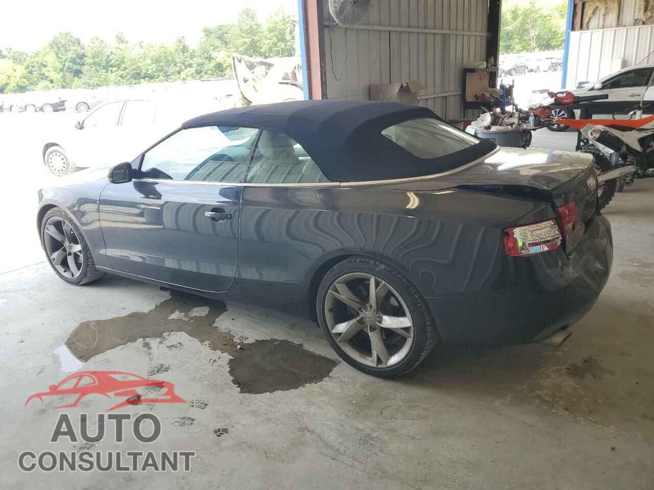 AUDI A5 2011 - WAUTFAFH0BN000694