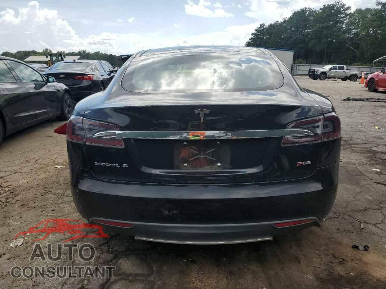 TESLA MODEL S 2013 - 5YJSA1CN8DFP06126