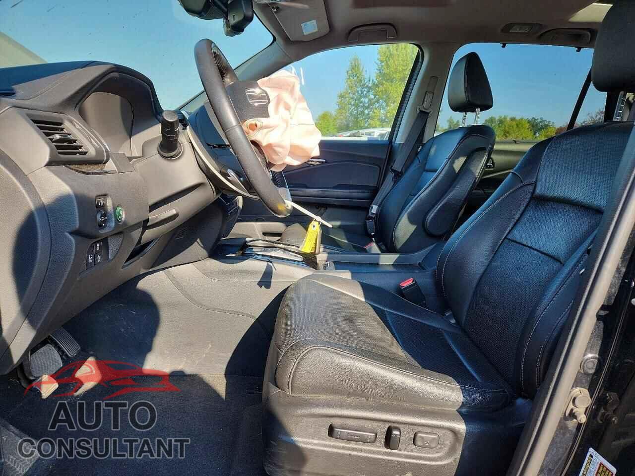 HONDA PILOT 2017 - 5FNYF6H05HB045005