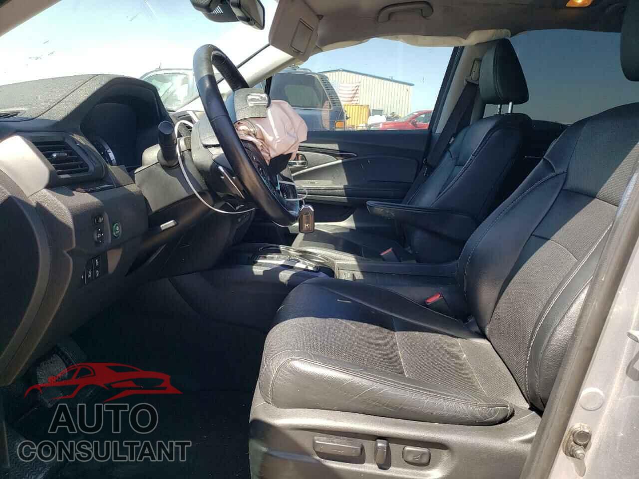 HONDA PILOT 2017 - 5FNYF6H06HB076666