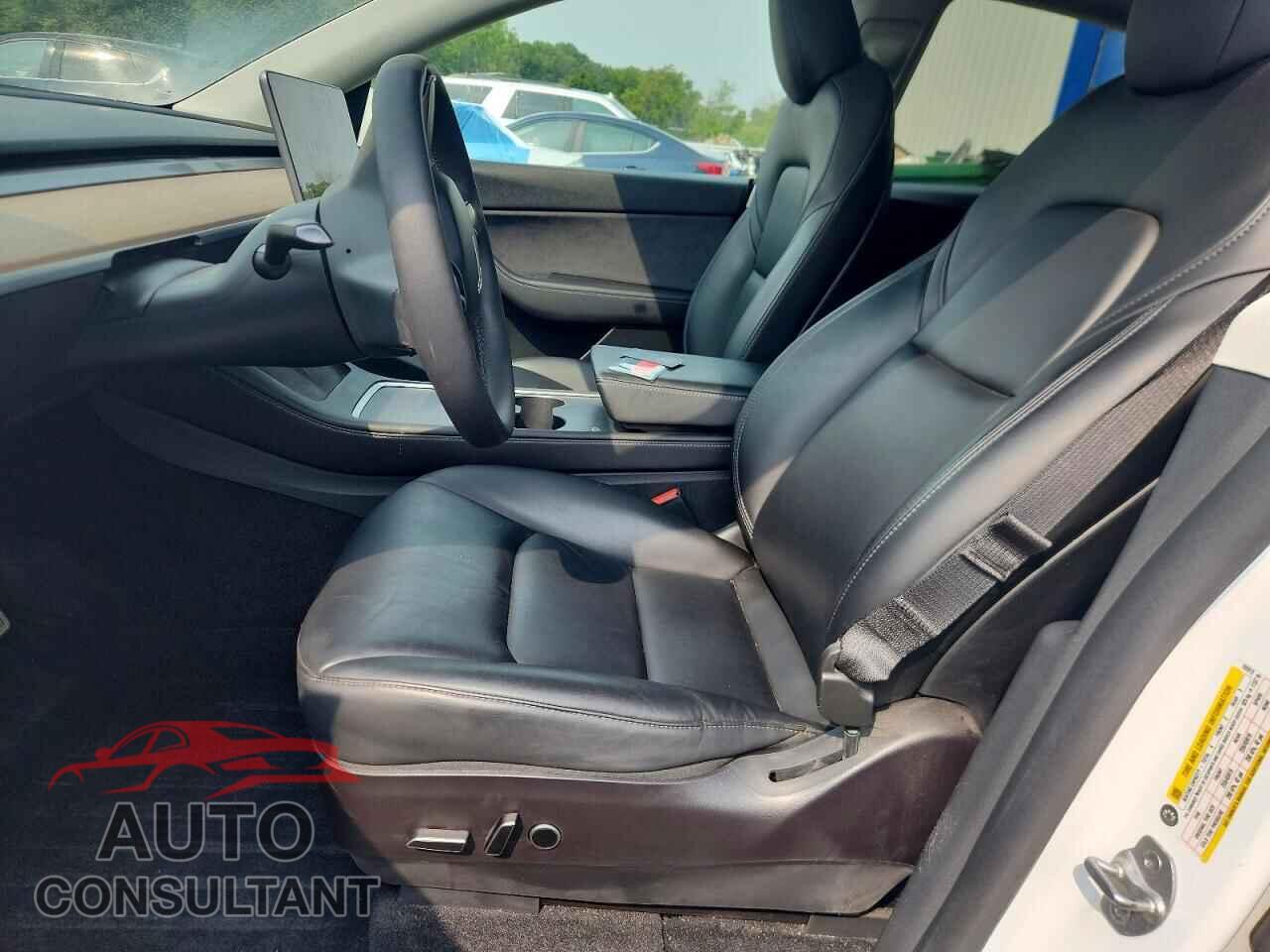 TESLA MODEL Y 2021 - 5YJYGDEE8MF192012