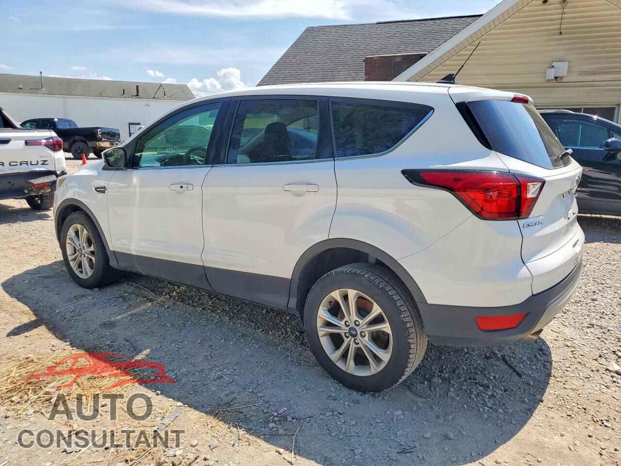 FORD ESCAPE 2019 - 1FMCU9GD1KUA14656