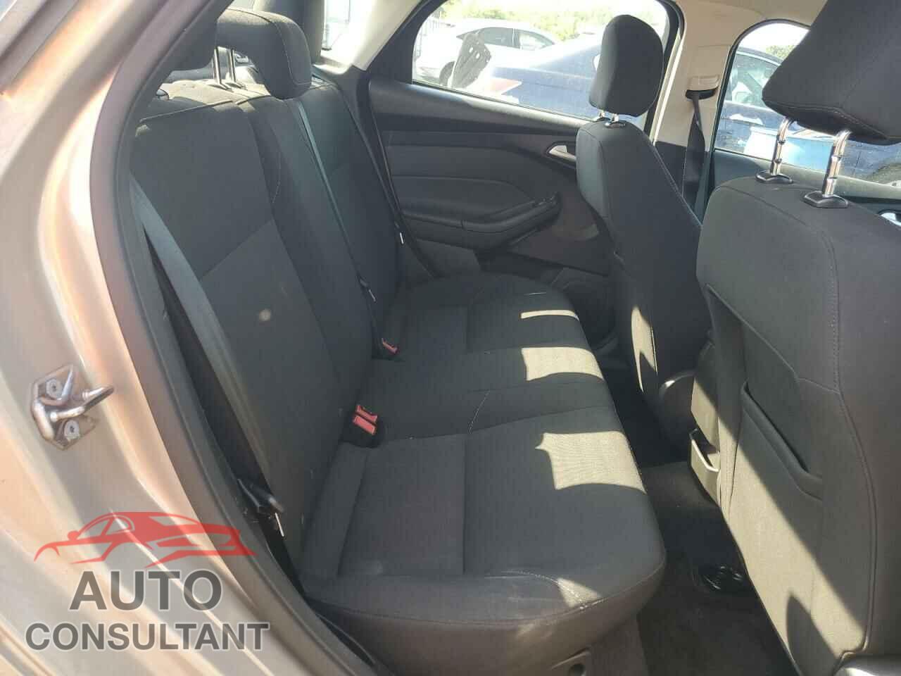 FORD FOCUS 2016 - 1FADP3F25GL256592