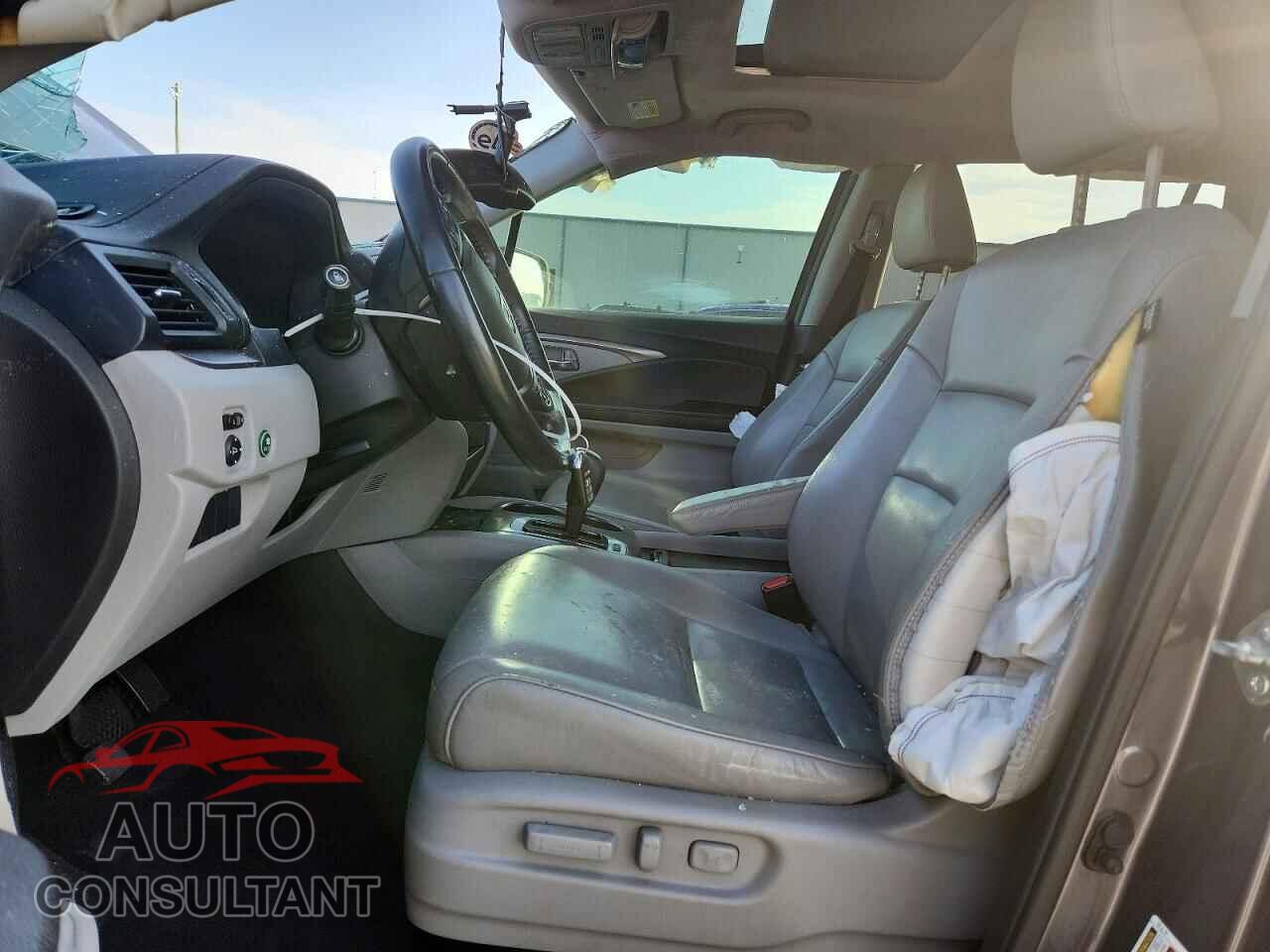 HONDA PILOT 2017 - 5FNYF5H55HB019302
