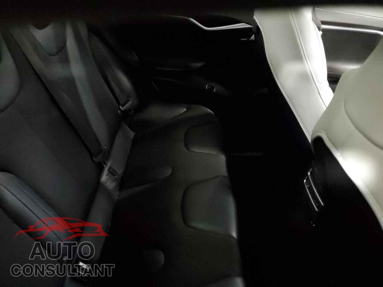 TESLA MODEL S 2015 - 5YJSA1E24FF117516