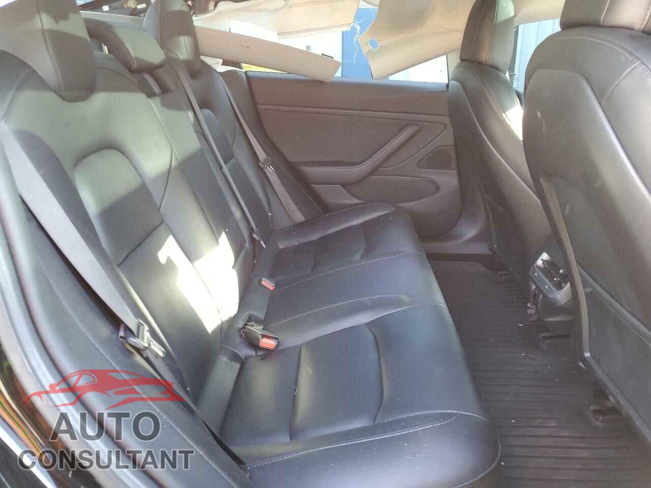 TESLA MODEL 3 2018 - 5YJ3E1EA0JF043309