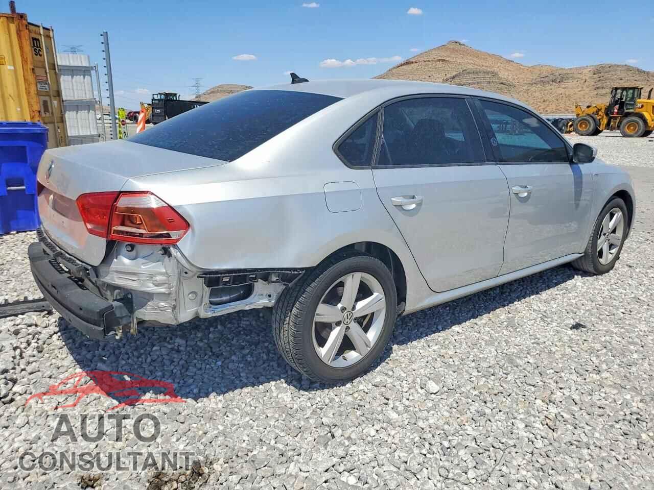 VOLKSWAGEN PASSAT 2014 - 1VWAP7A32EC007990