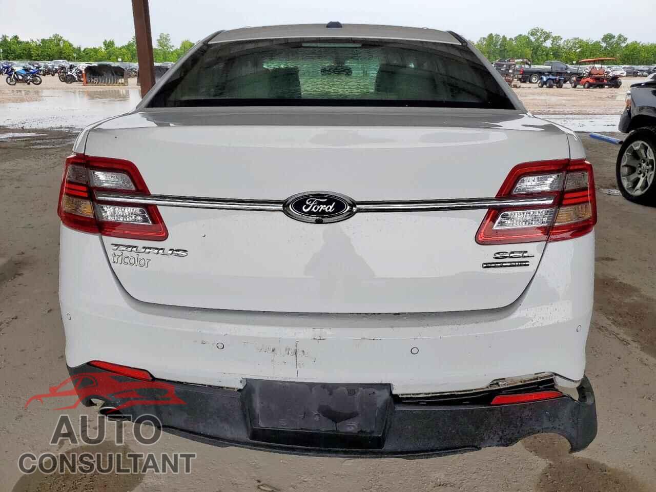 FORD TAURUS 2018 - 1FAHP2E87JG104279