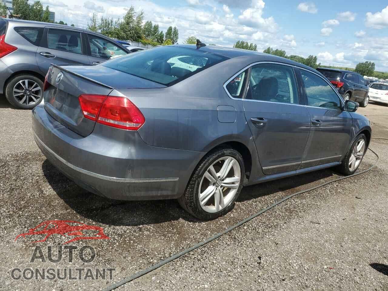VOLKSWAGEN PASSAT 2013 - 1VWCH7A38DC073156