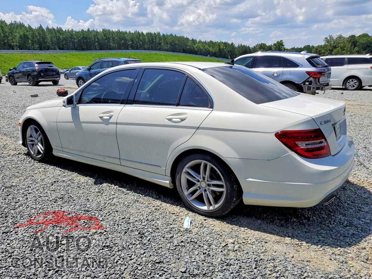 MERCEDES-BENZ C-CLASS 2012 - WDDGF8BB7CR212751