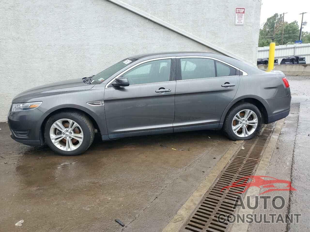 FORD TAURUS 2018 - 1FAHP2E85JG136776