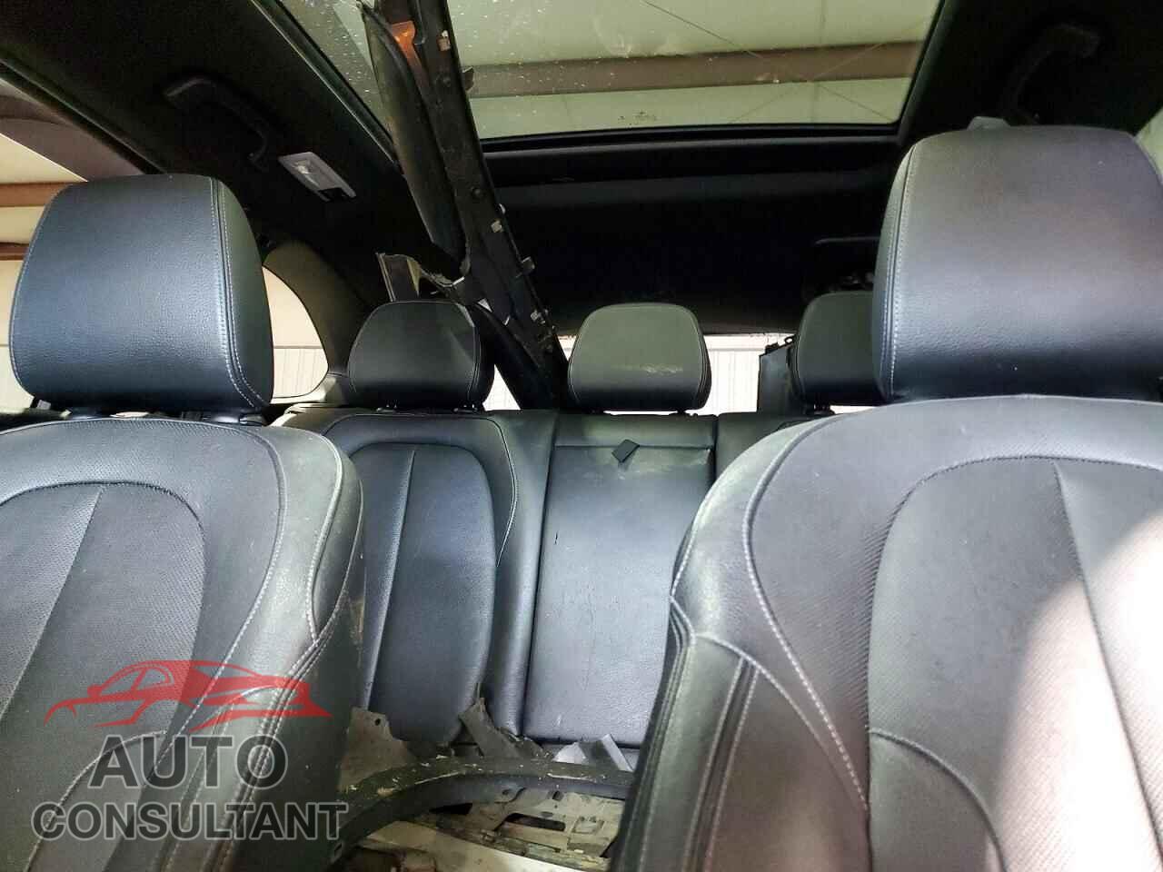 BMW X1 2017 - WBXHT3C32H5F69860