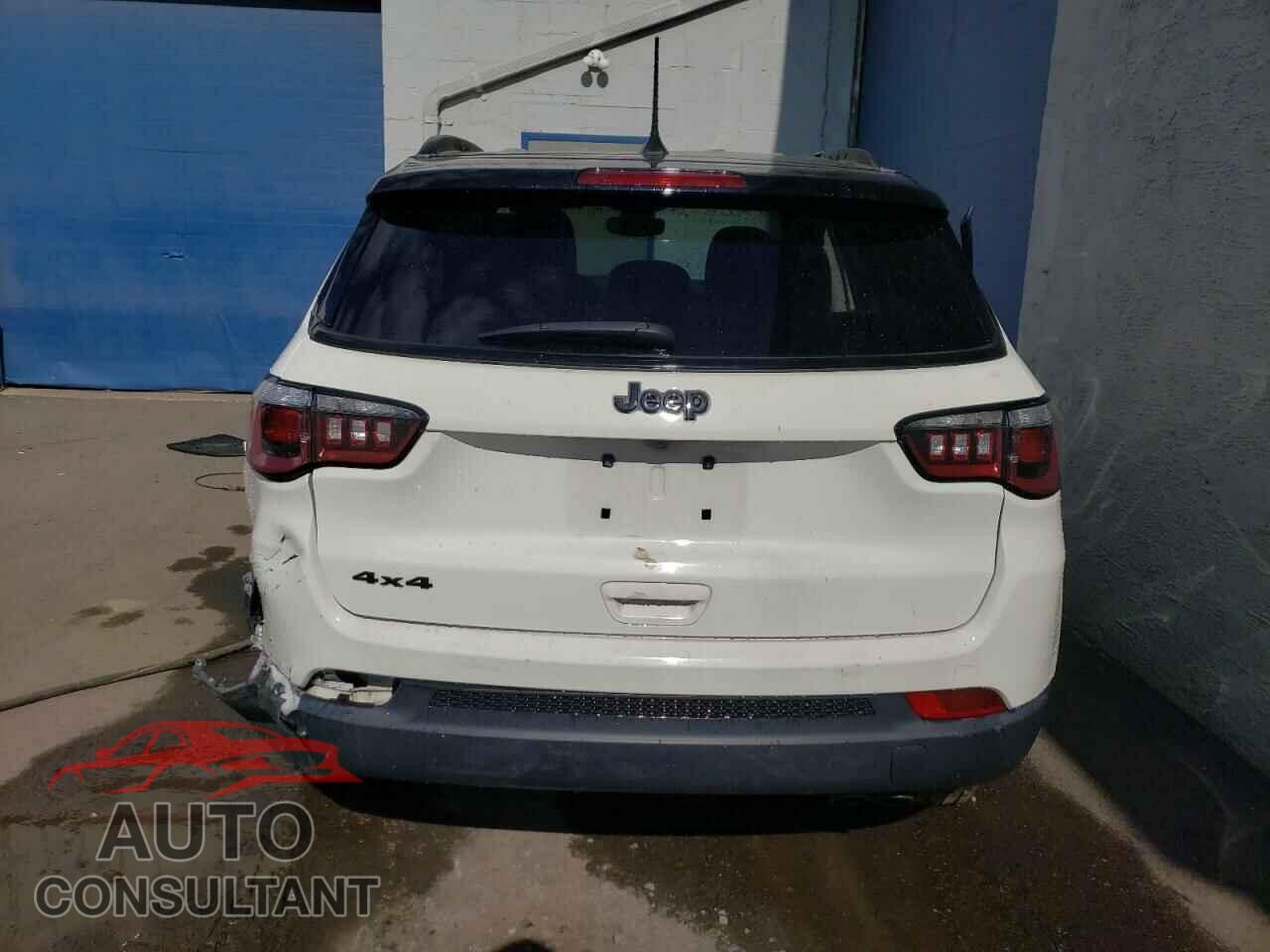 JEEP COMPASS 2018 - 3C4NJDBB2JT301575