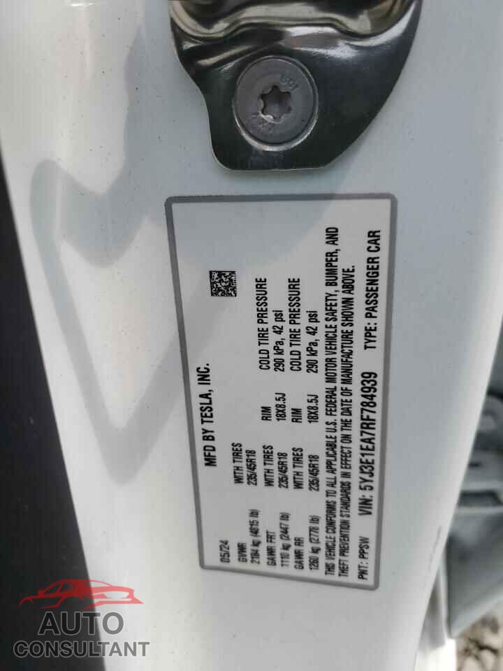 TESLA MODEL 3 2024 - 5YJ3E1EA7RF784939