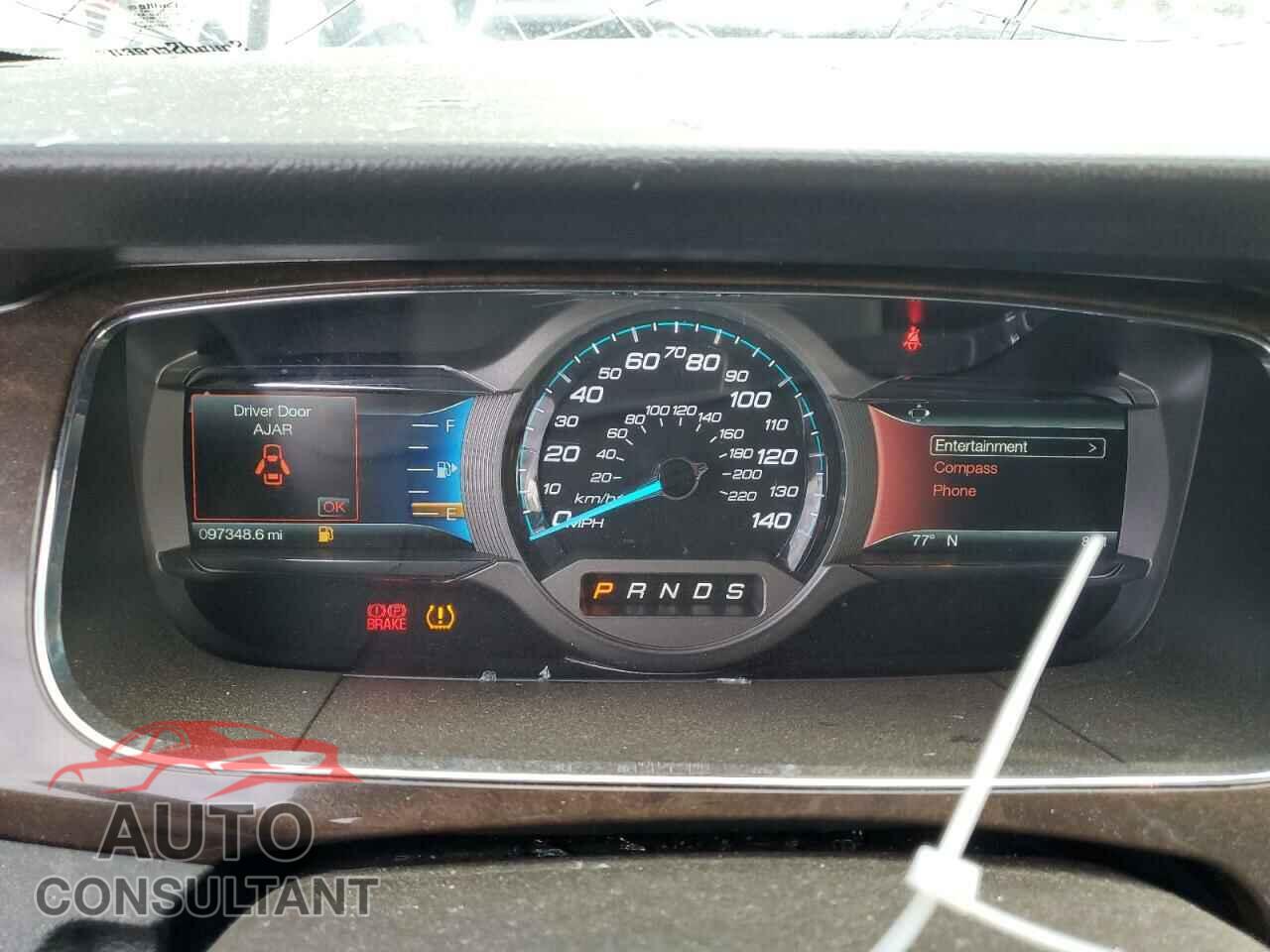 FORD TAURUS 2018 - 1FAHP2F85JG109673