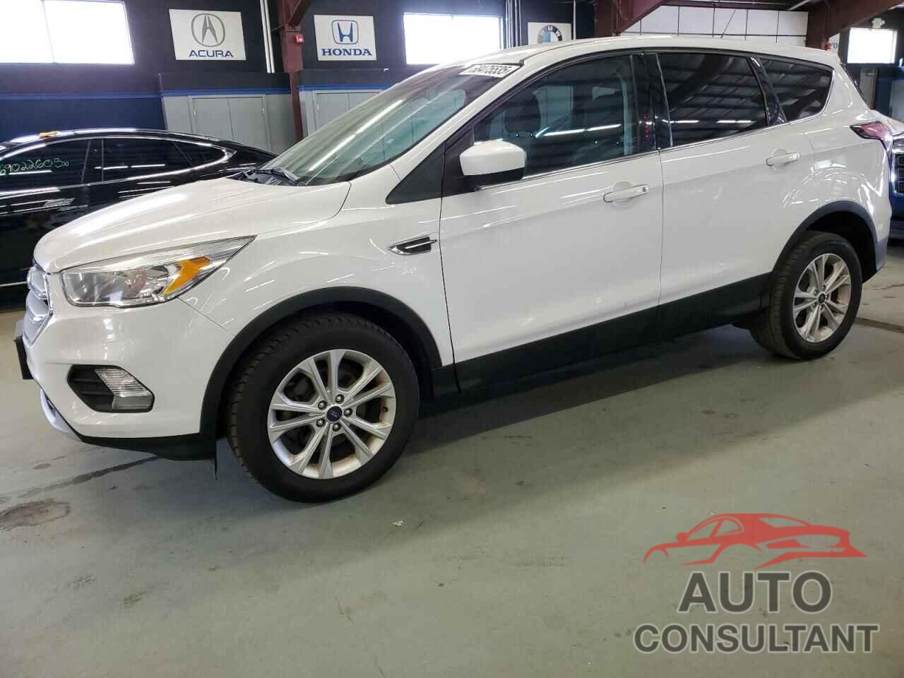 FORD ESCAPE 2017 - 1FMCU0GD6HUC05574