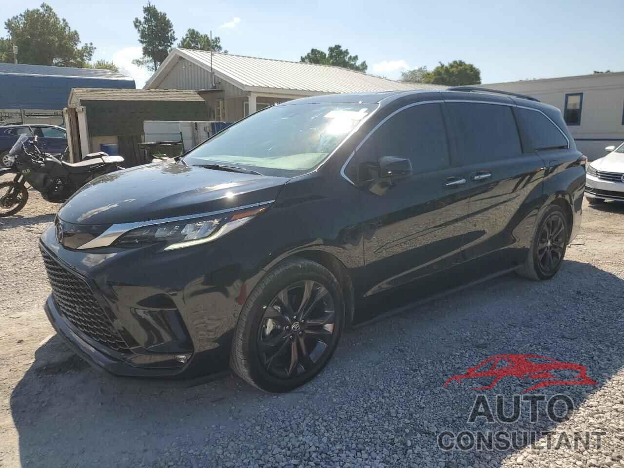 TOYOTA SIENNA 2024 - 5TDXRKEC0RS203645