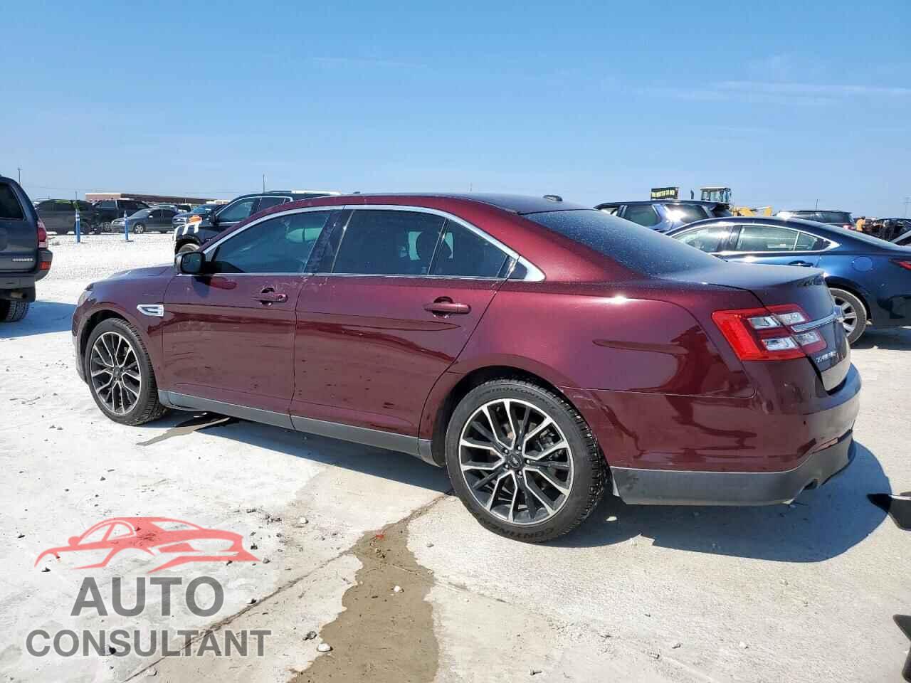 FORD TAURUS 2018 - 1FAHP2E80JG105547