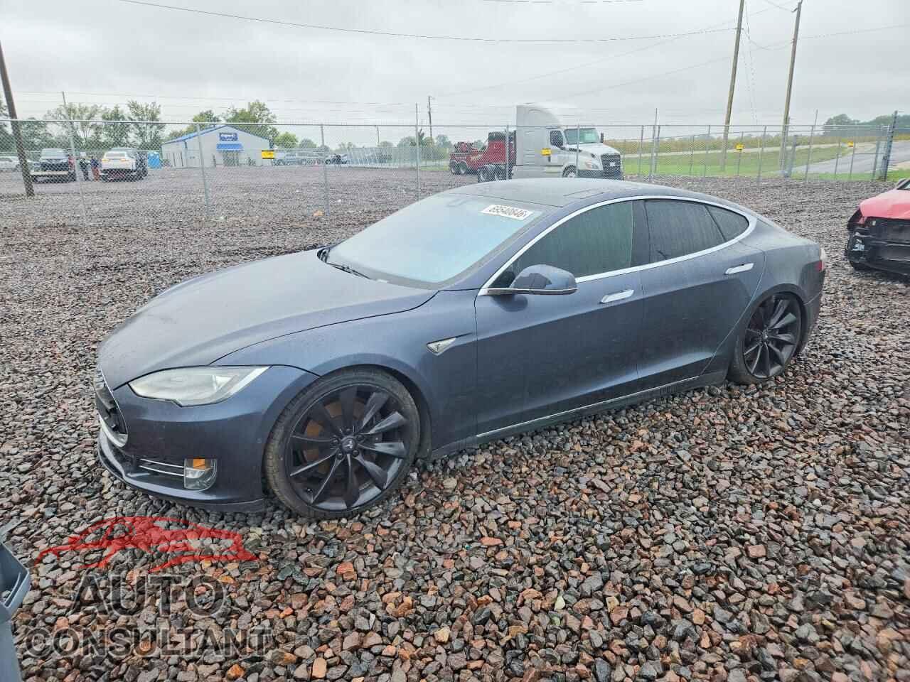 TESLA MODEL S 2015 - 5YJSA1H28FF083074