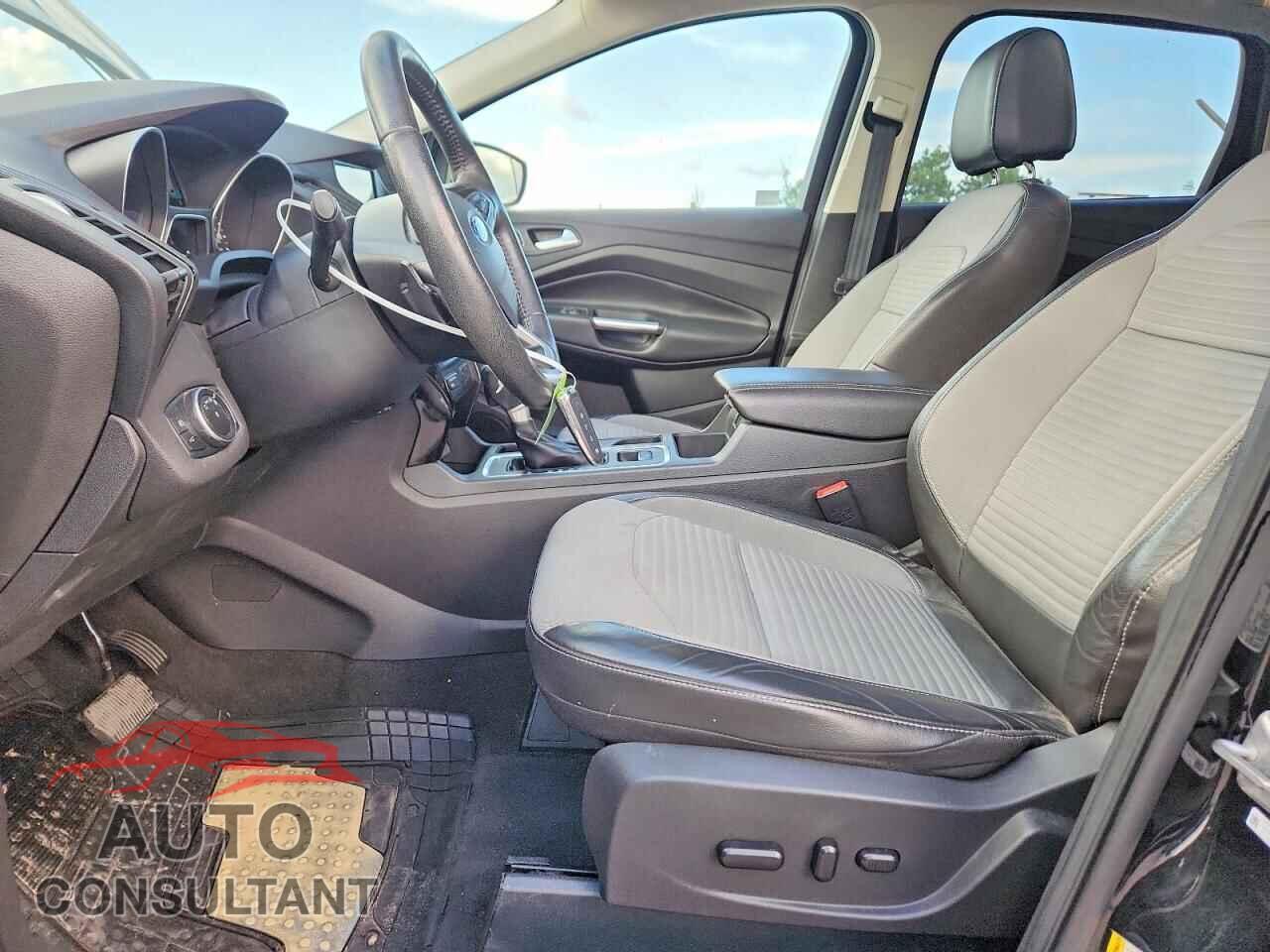 FORD ESCAPE 2017 - 1FMCU0JD0HUB35773