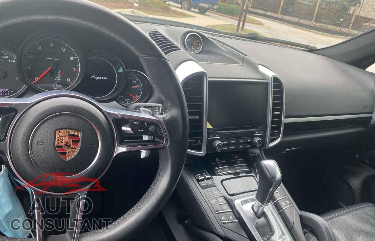 PORSCHE CAYENNE 2017 - WP1AA2A2XHKA91404