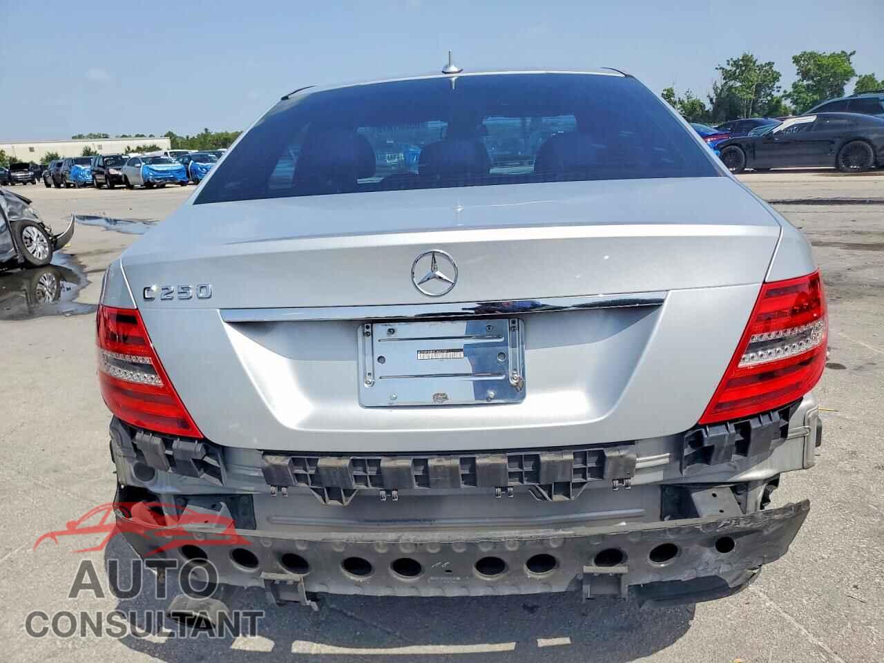 MERCEDES-BENZ C-CLASS 2012 - WDDGF4HB8CA607021