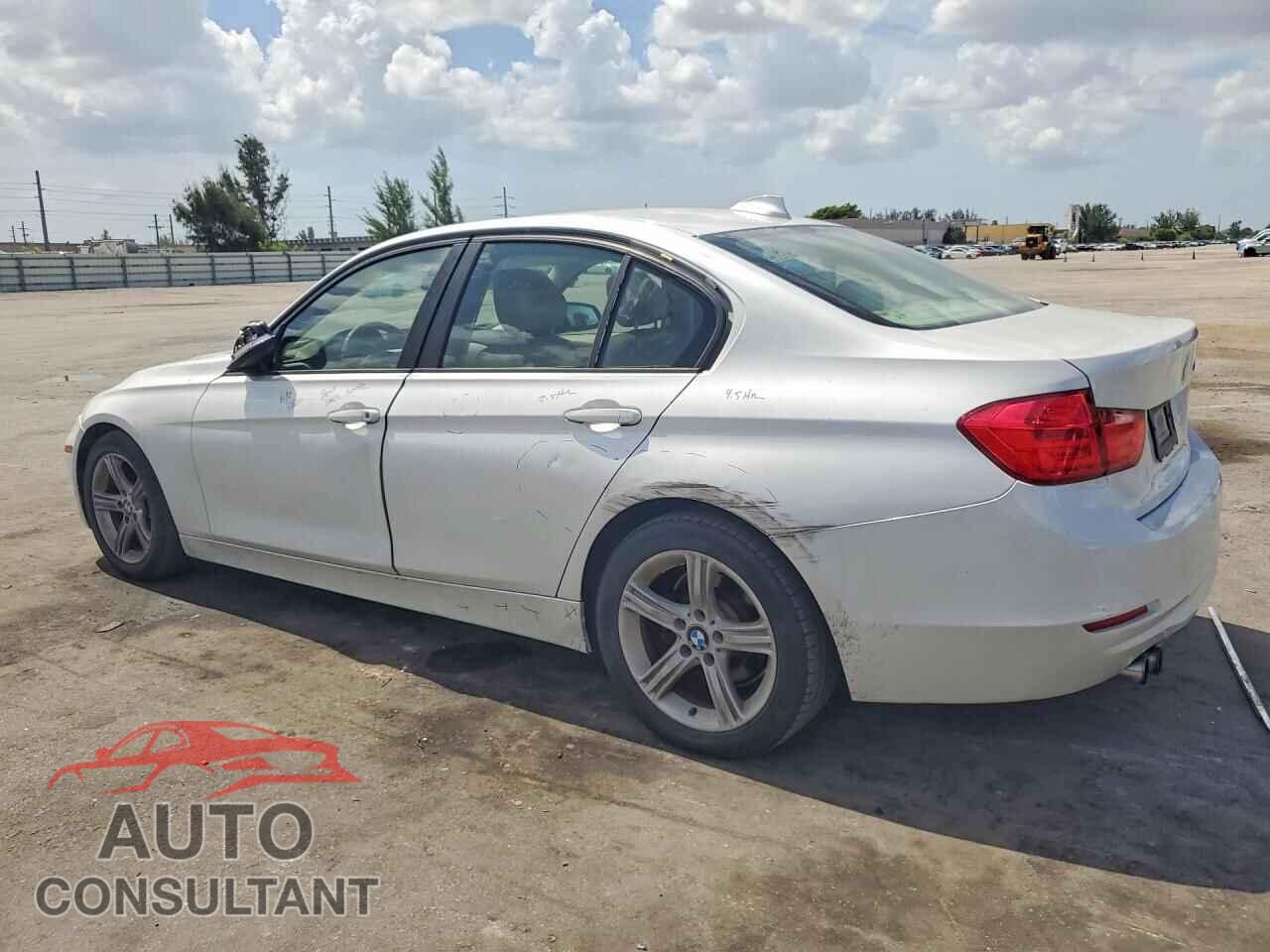 BMW 3 SERIES 2013 - WBA3C1C50DF442701